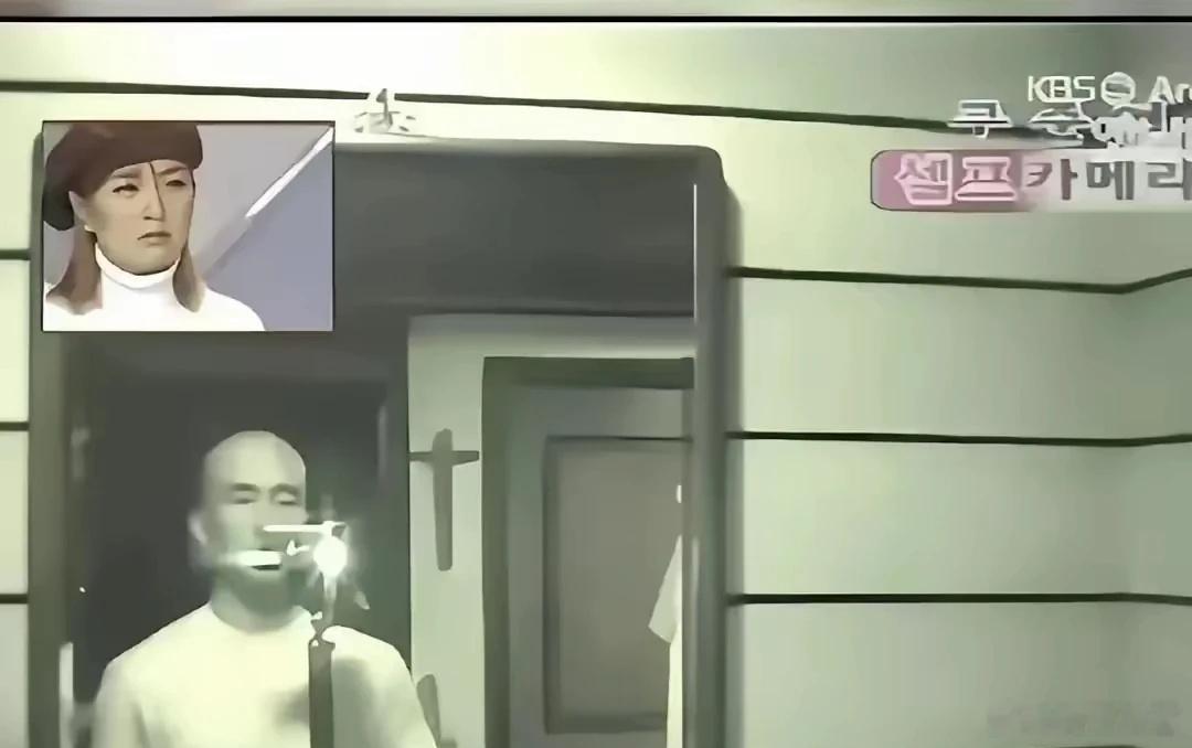 大S当年裹着假发挤经济舱飞韩国，连小区门卫都嫌破的出租屋她钻进去；二十年后，具俊