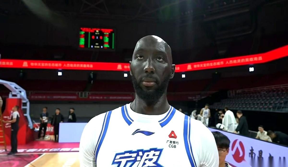 说句扎心的话，昨晚那场球，根本就不是一场比赛。那是一场解剖。一场把CBA很多