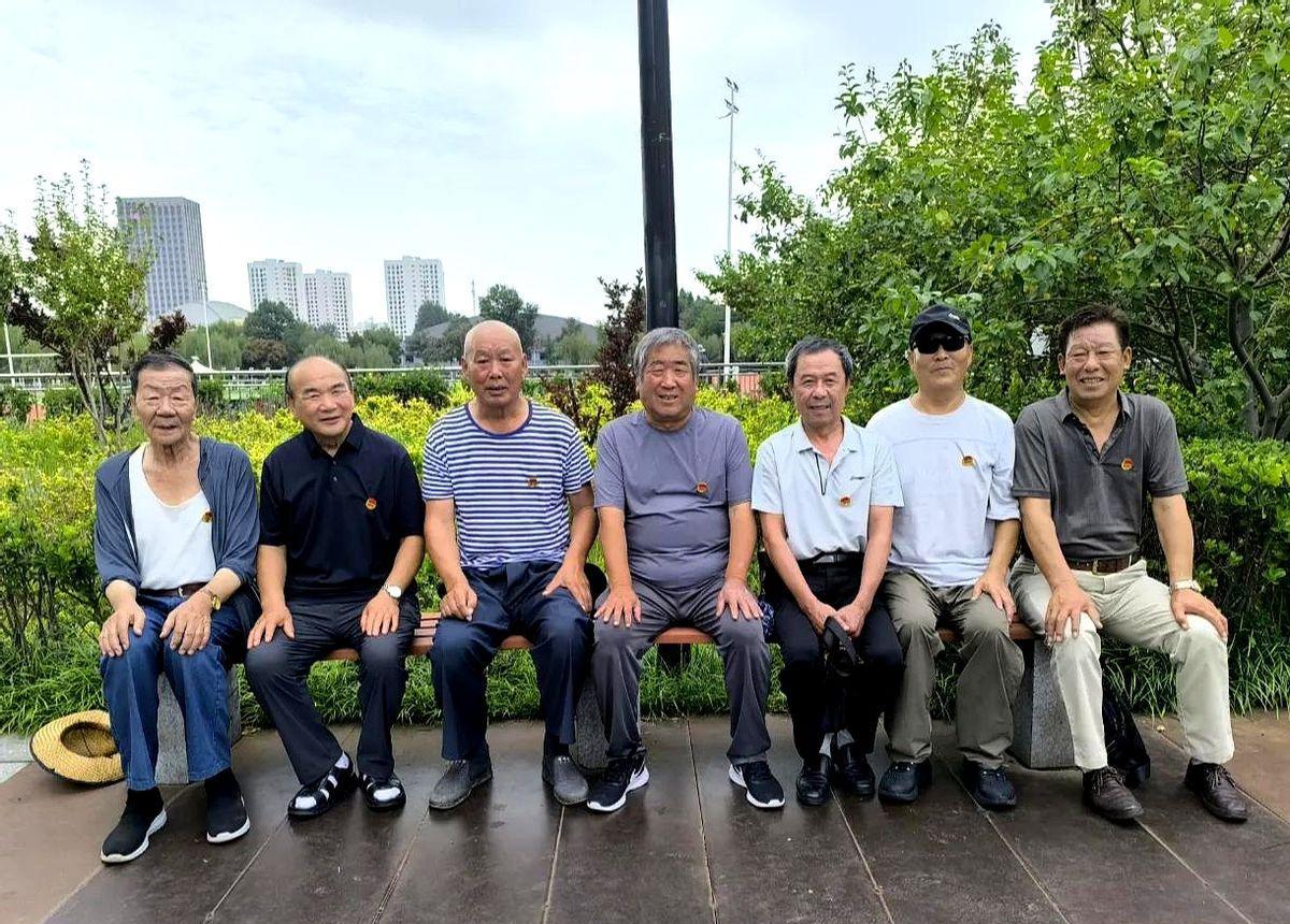 我是个老退役军人，我每年都会在建军节组织同乡战友聚会。今年“八一”又快到了，我