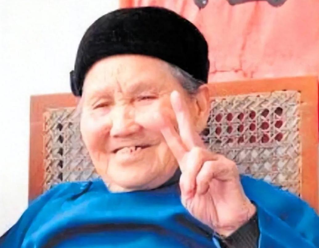 湖南老太活到127岁，但奇怪的是，她13个孩子，没一个活过18岁！晚年心愿令人动