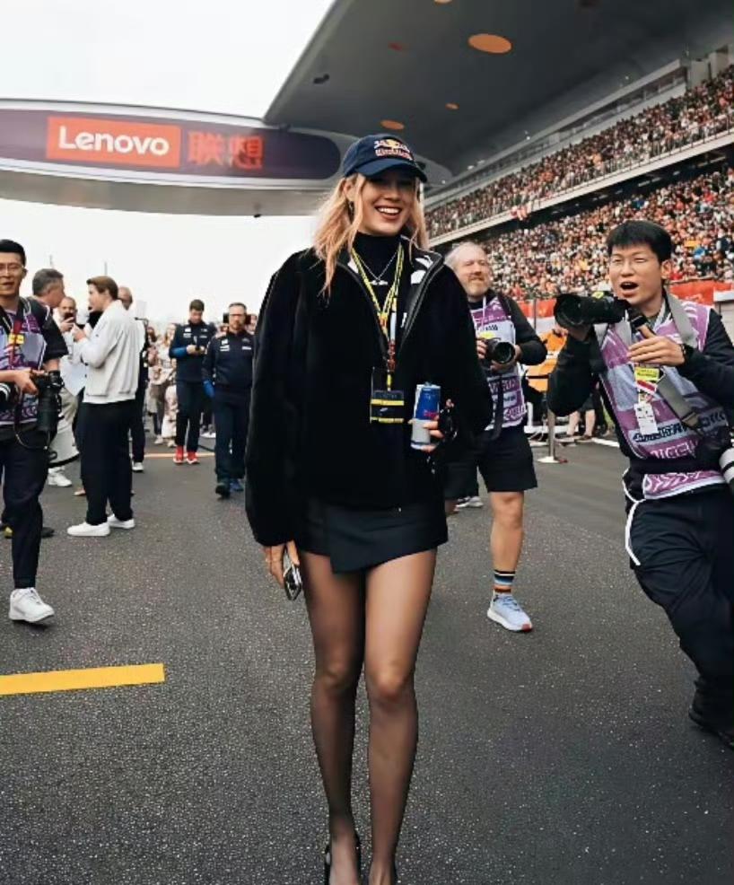 谷爱凌：姚明哥，你站我旁边，我感觉自己像个小模型，这51厘米的差距也太明显了。