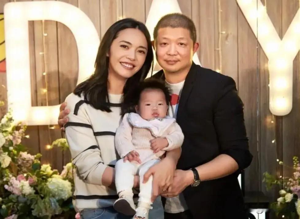 有种预感，姚晨恐怕再也遇不到像曹郁这般优秀的老公了。曹郁毕业于北京电影学院摄影