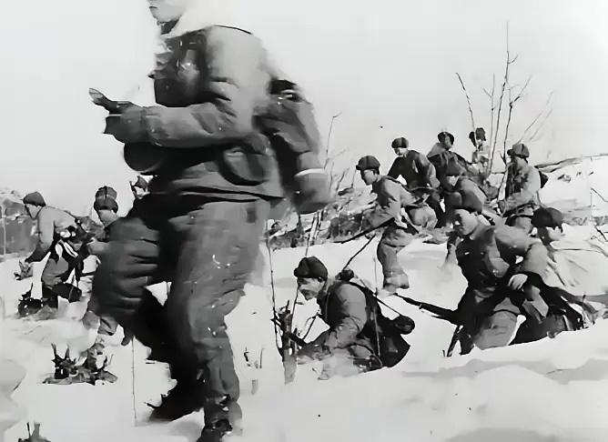 1991年边防巡逻，我把水壶让给一个快渴晕的喇嘛，他喝了三口，突然抓住我：年轻人