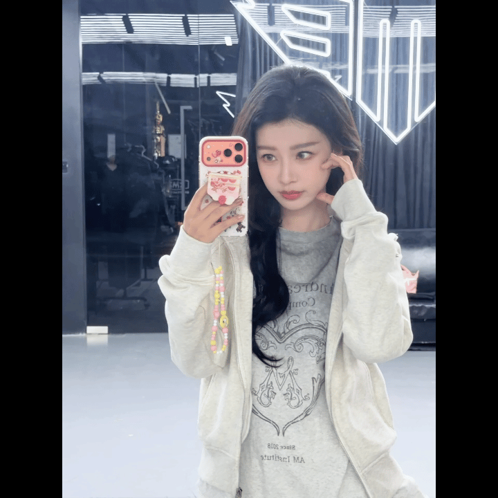 孙怡唱歌会跑调但不会跑掉孙怡乘风把唱跳当个事办孙怡之前唱歌自带调调，常常跑调却