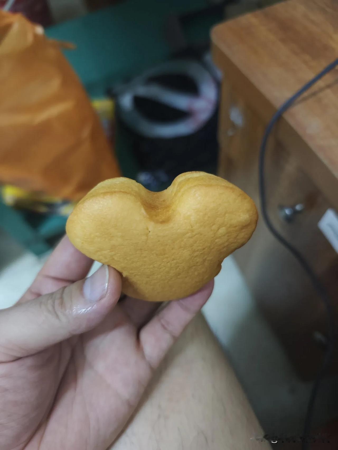 今天是在公司过夜的第4天。以前我们没有搬到外面住的时候，所有中方同事都是住在公