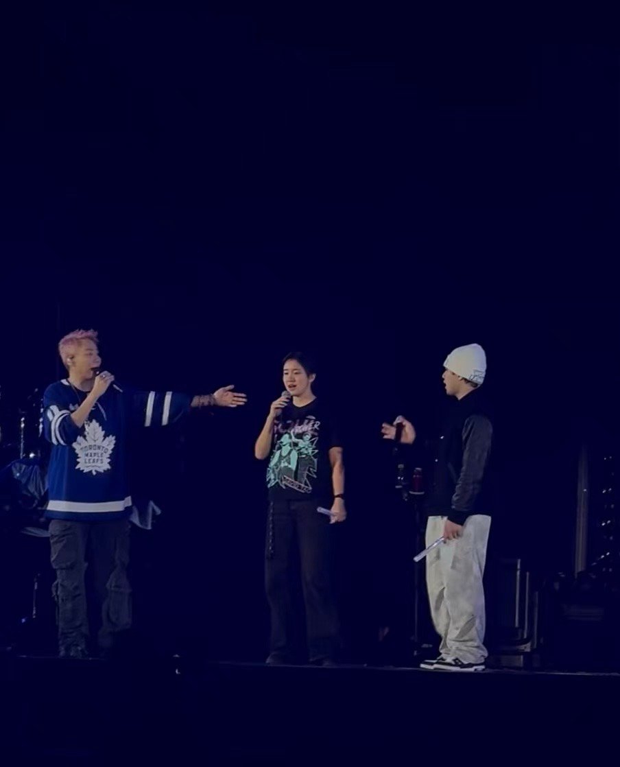 王嘉尔陶喆莫名的关系网笑到捶桌！陶喆演唱会现场上演“隔空联动王嘉尔”名场面，