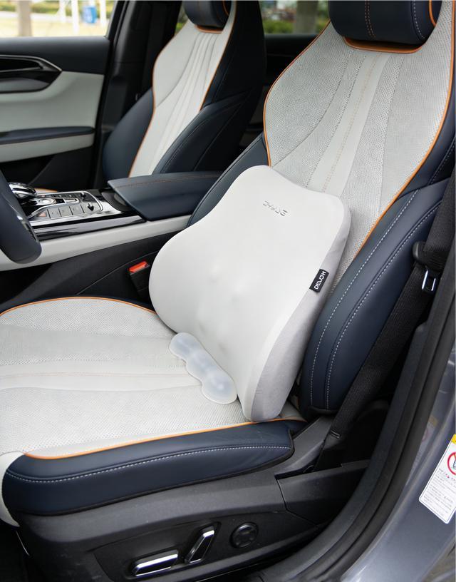 开海豹06GT的都懂，运动座椅包裹性强但偏硬，长途开1小时腰就酸到不行！入了一