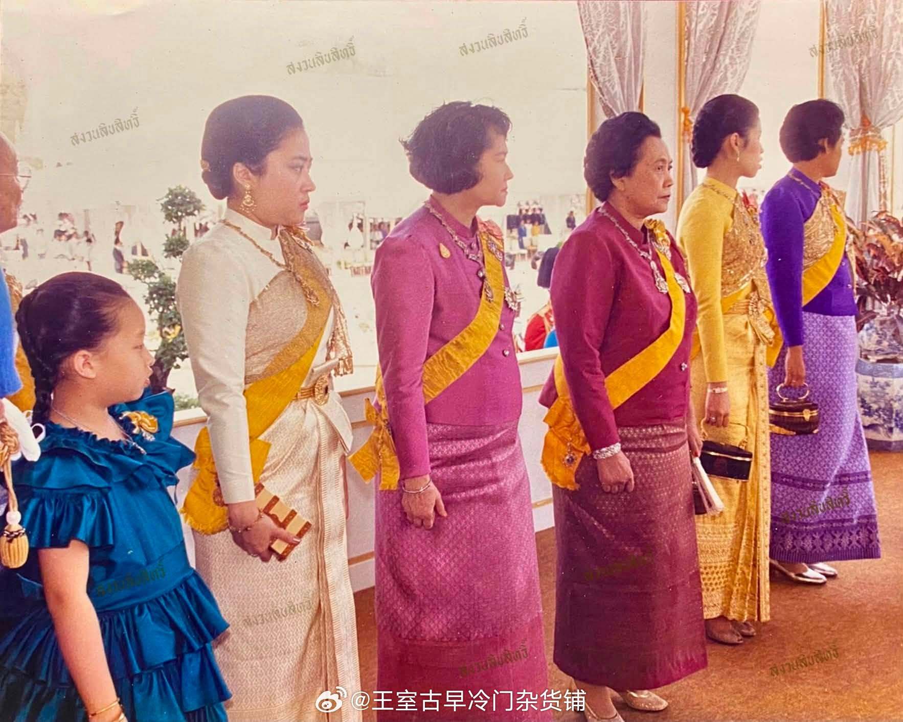 王室王室泰国王室暹罗往事老照片：1987年12月5日，九世五十岁生日庆典，这照
