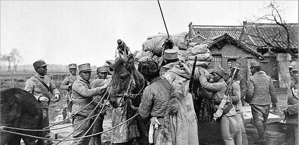 1935年，3万红军穷得只剩草鞋，冲进遵义抄了个军阀的家，12天后，竟背着几十万