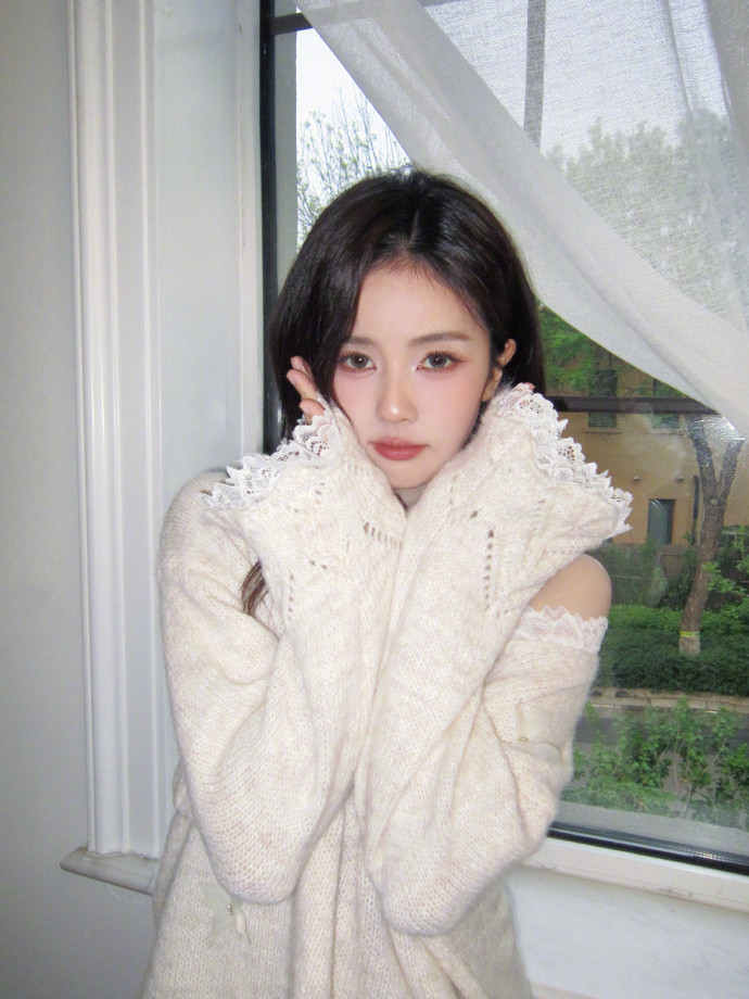 1、白鹿李昀锐《开到茶蘼》本来亦舒小说改编算好饼的，但是剧情太炸裂了，如果不删掉