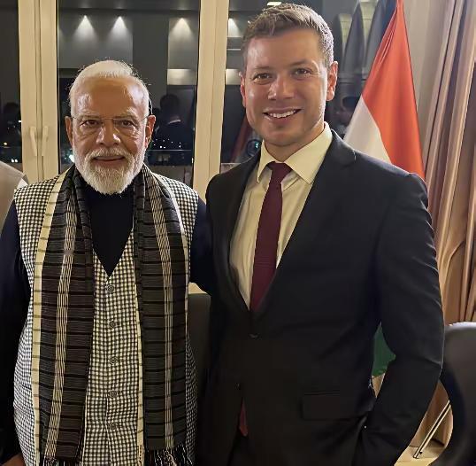 老仙与内塔尼亚胡共进晚餐，本想着一对一谈点机密事，没想到对方的老婆孩子一大堆突然