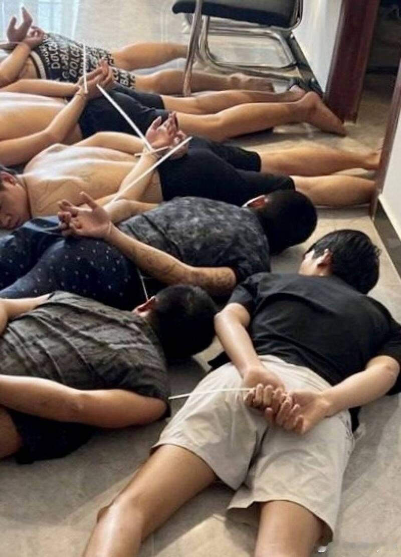 【韩国青年频遭诱骗赴柬打黑工“高薪招聘”网站沦为诈骗温床】海外新鲜事韩国韩国