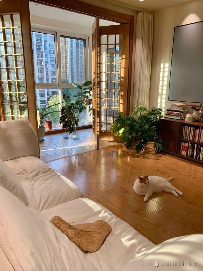 郑州楼市小阳春分化太大了。郑州楼市的那些有钱人和普通的小中产差距太大了，从房价