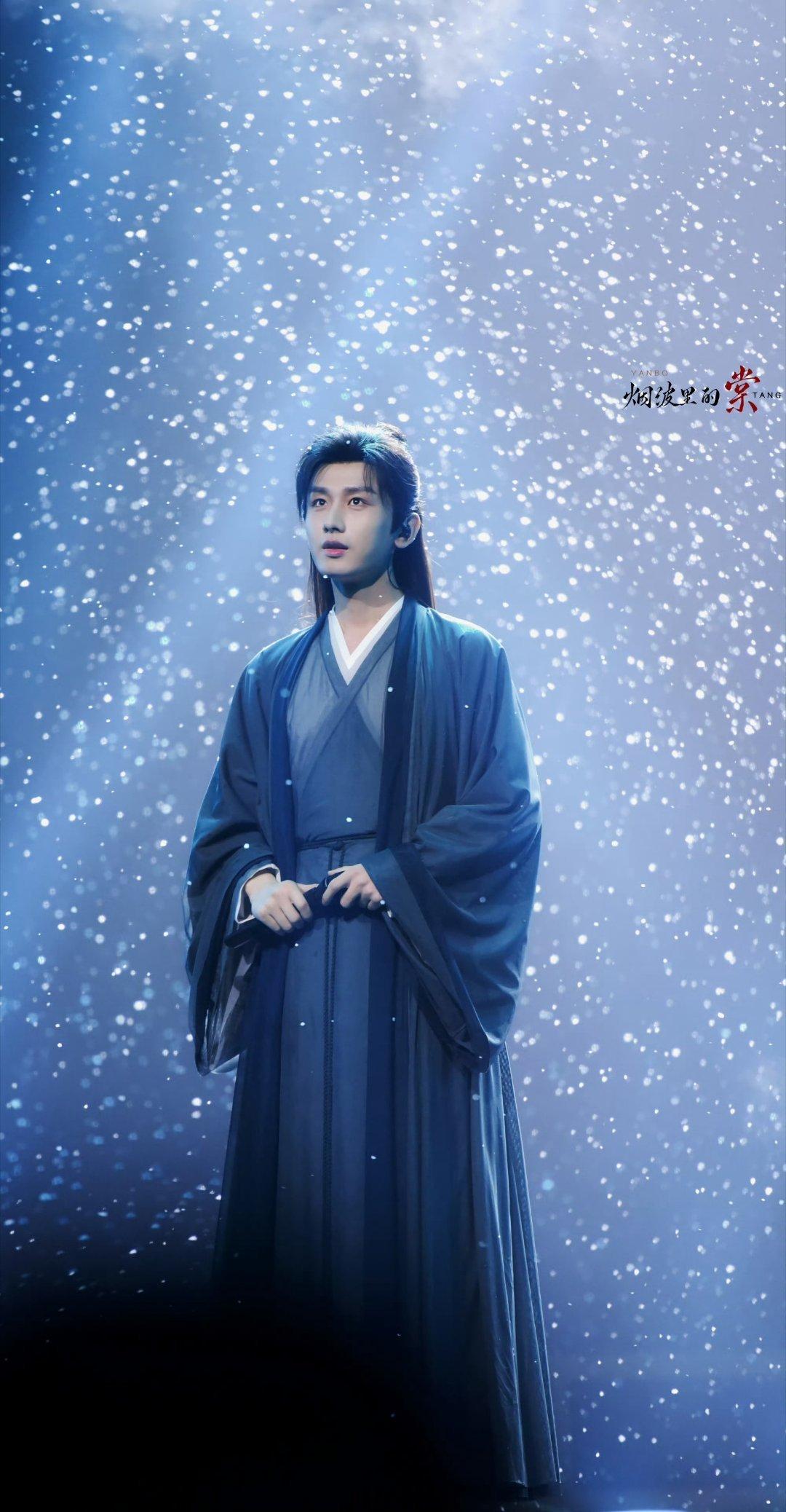 有些IP还在消耗热度，而成毅已在定义热度。当《莲花楼》以血与骨养出一朵江湖奇花，