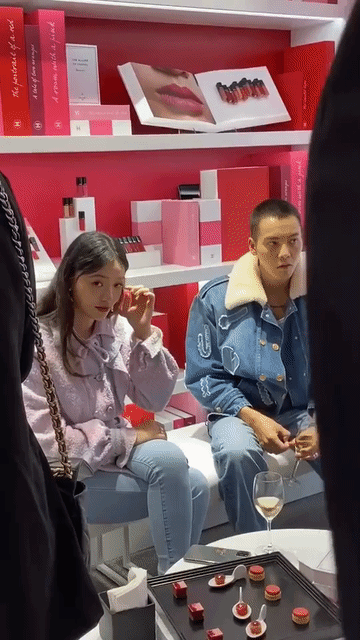 林允的星味儿也是一点点磨出来的，早期的她是真的毫无星味儿，说实话，形象和气质都有