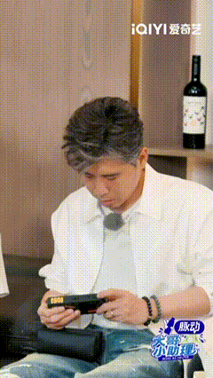 胡军李乃文50岁当艺人助理大哥小助理谁懂啊！看到胡军李乃文50岁当艺人助理的热搜