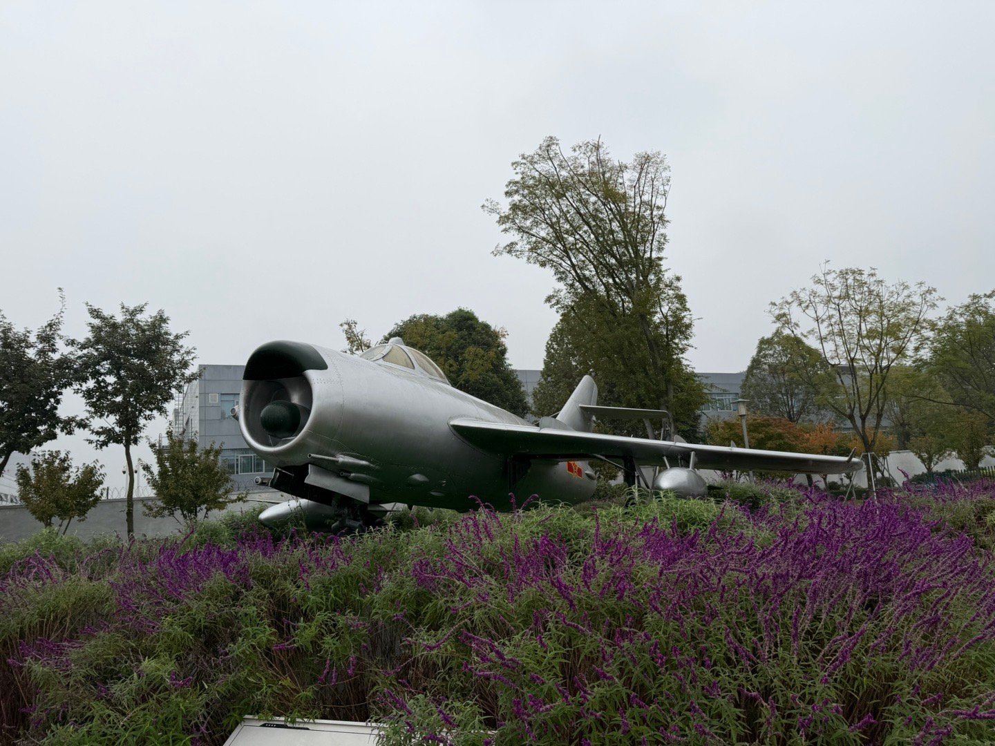 参观一下成飞公园，从歼-5到歼-20，机型都比较基础，想必各位军事专家都熟悉，不