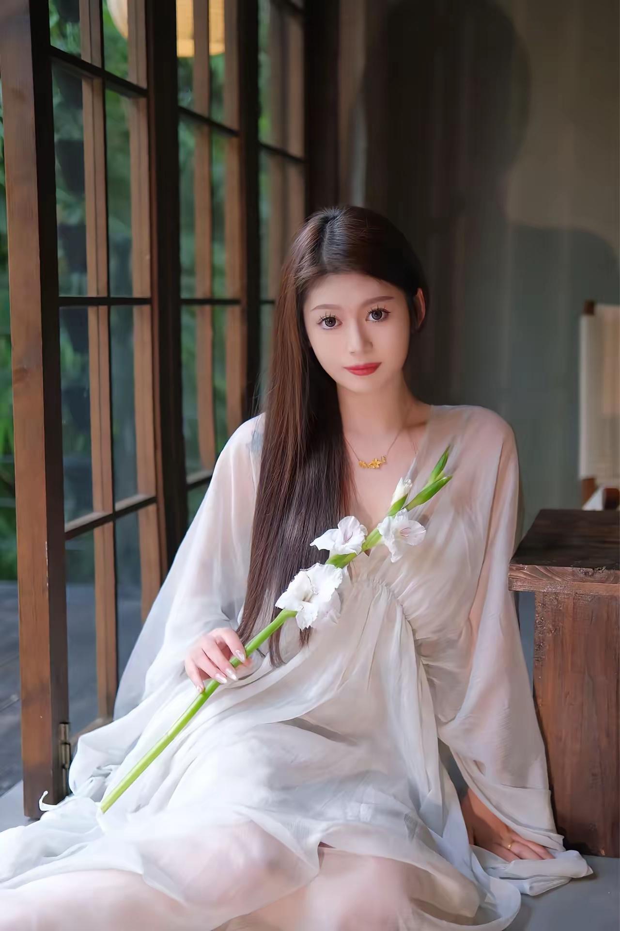 温柔时光，静享花语之美优雅自信穿搭分享可以分享你手机里最美的天空照片吗