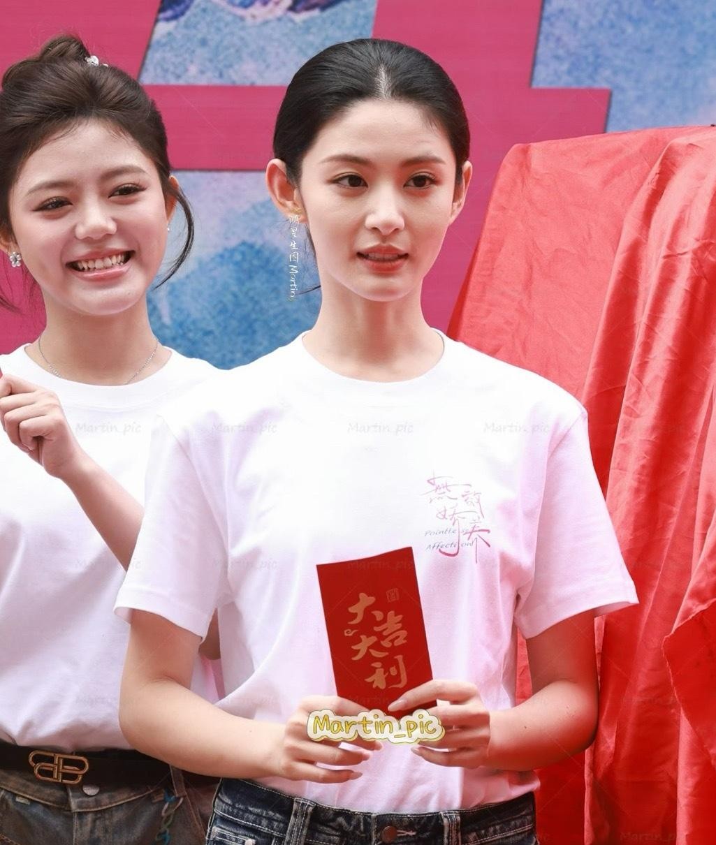 于正这张嘴虽然天天在网上惹事，但在捧自家女演员这块，他是真舍得砸真金白银。看看赵晴现在的势头就明白了