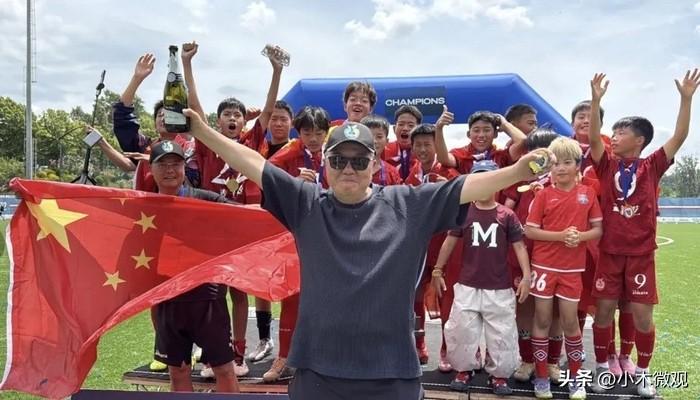 董路霸气回应，老有人说我靠投资青训才挣的钱，董路说：“我97年的时候就月入4万