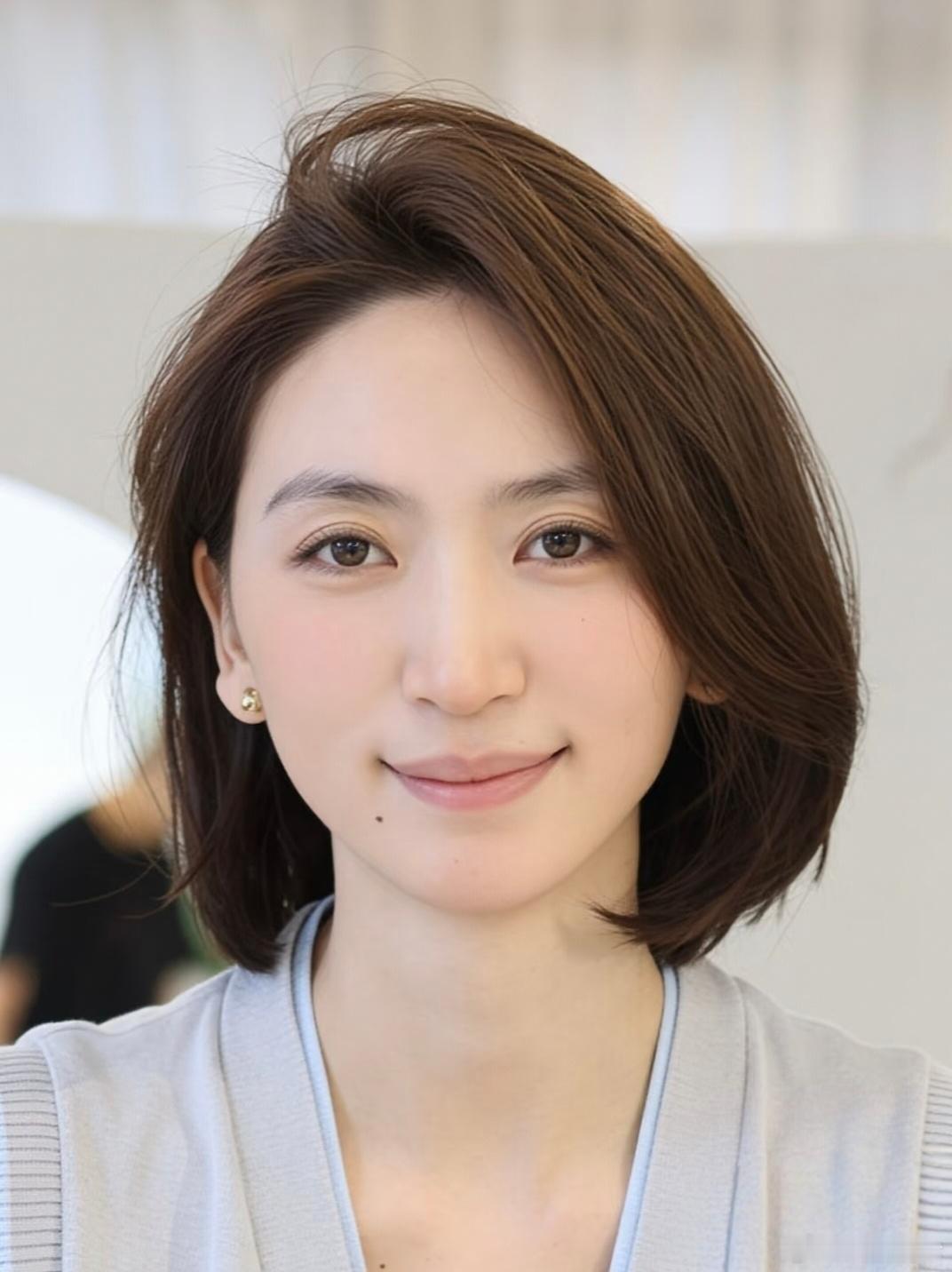 越老越有钱的女人，脸上都藏着这3个秘密姐妹们，有一种面相天生就是"厚积薄发"的富