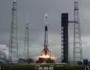 猎鹰9号成功发射并回收2025年SpaceX完成165次猎鹰火箭发射2026年