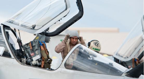 阿联酋独自对伊朗开战了，出动大批幻影和翼龙2，德黑兰果断猛烈报复！ 谁也没想