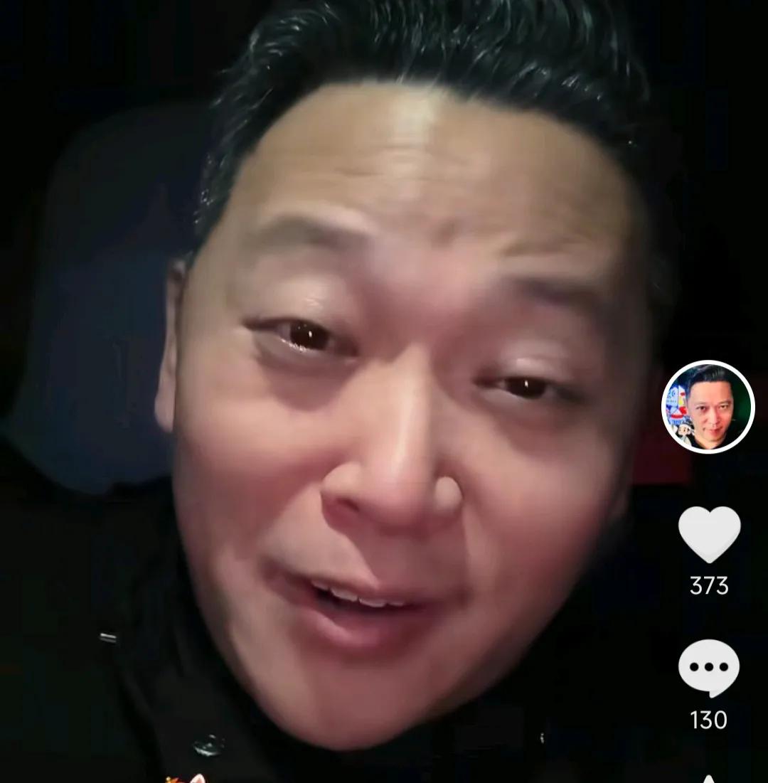 解说员周亮痛批了上海申花主教练斯卢茨基，认为其是个大草包。他在直播时也表示，他