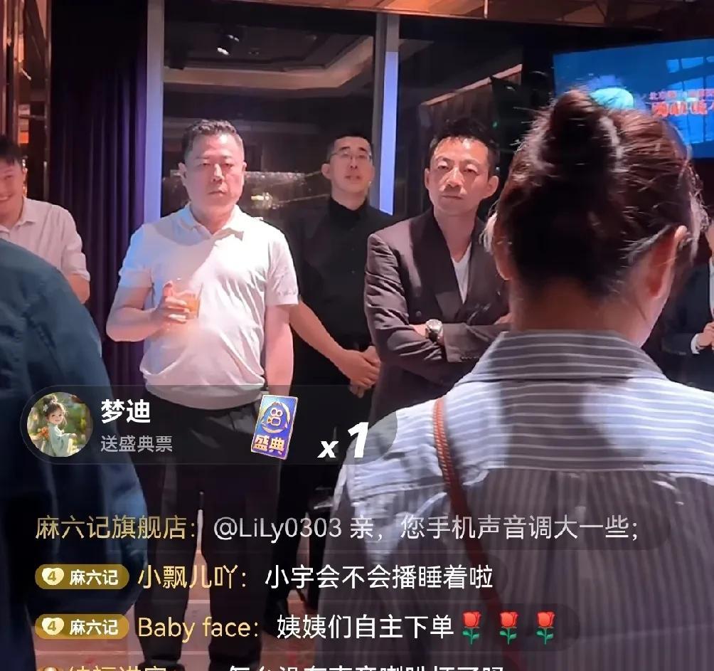 汪小菲昨晚生日宴上，这表情，这动作，是不是似曾相识！不是说有了马筱梅情绪很稳定