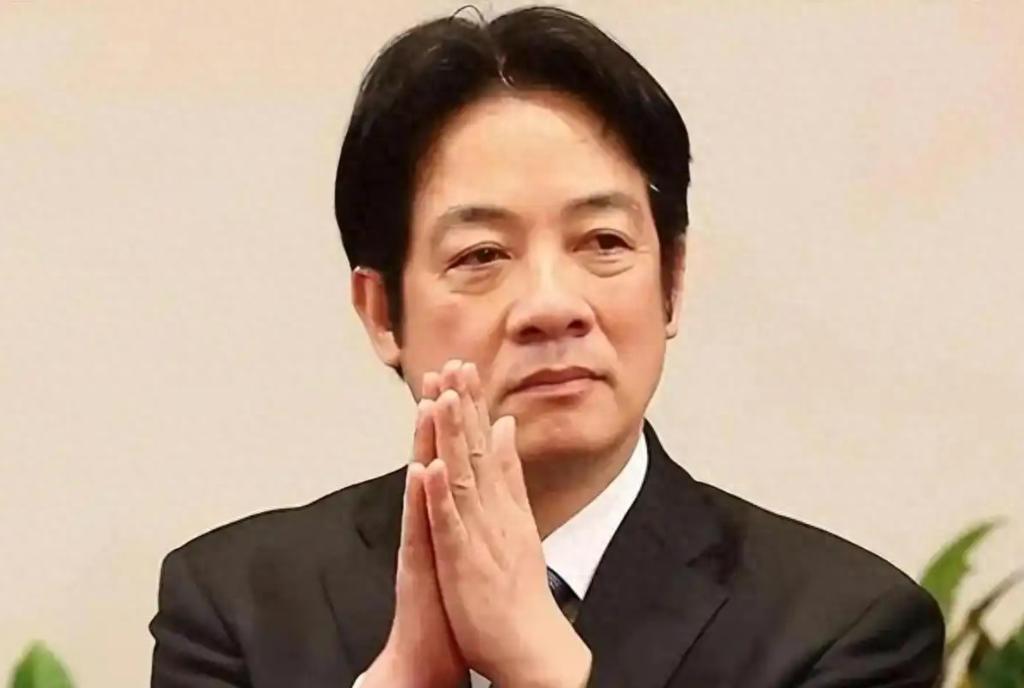 变脸比翻书还快！特朗普刚在北京谈完，坐上空军一号就公开说"不支持台湾独立"，
