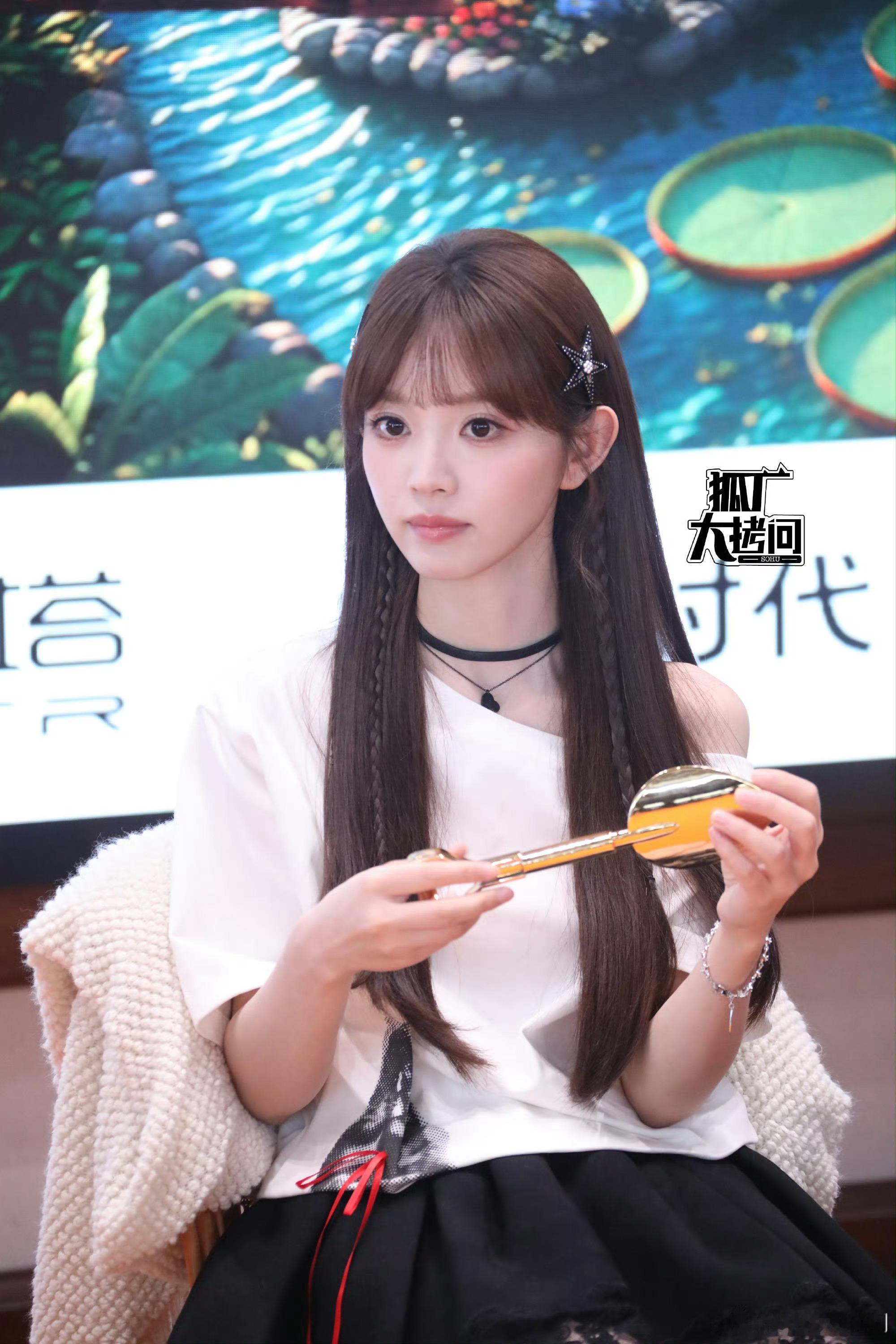 田曦薇媒体见面会状态田曦薇《忙忙碌碌寻宝藏》媒体见面会状态好好，又美又萌~田曦