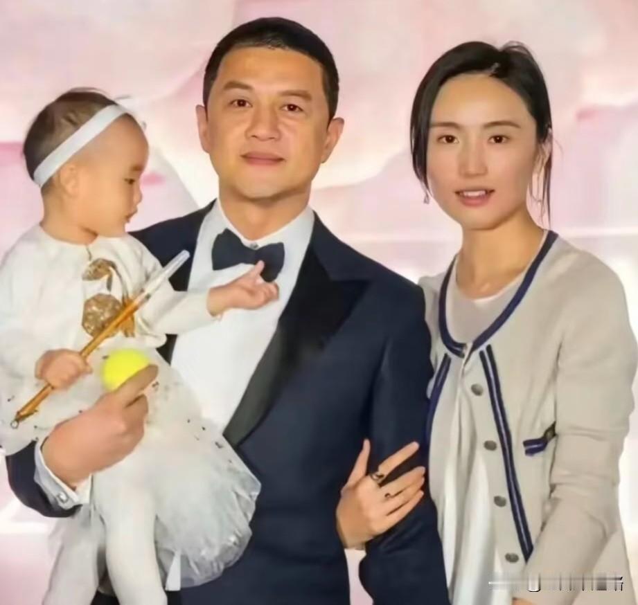 海哈金喜内心应当是欣慰的。李亚鹏直播带货未能接住高涨的流量，但他终究是踏踏实实