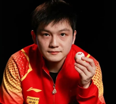 这就和足球梅西是阿根廷人，他可以代表阿根廷踢世界杯，美州杯，奥运会。但是他加入西