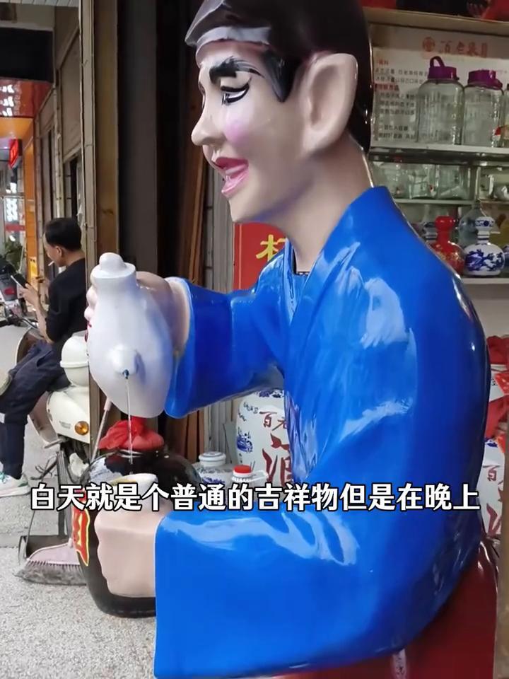 为什么说有的东西白天看的平平无奇，到了晚上却会变得异常恐怖？就拿山西大同古城的侍