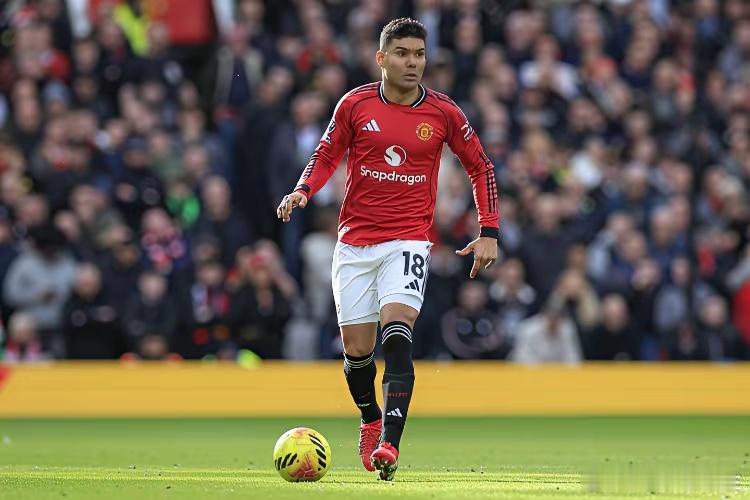 一个周末下来，曼联最开心。切尔西、利物浦都丢分，曼联还赢了竞争对手维拉。这赛季还