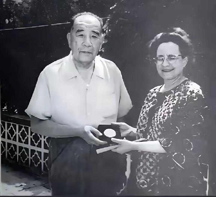 1976年7月14日，国家地震局在唐山召开会议。专家汪成民在晚间座谈会上透露：“