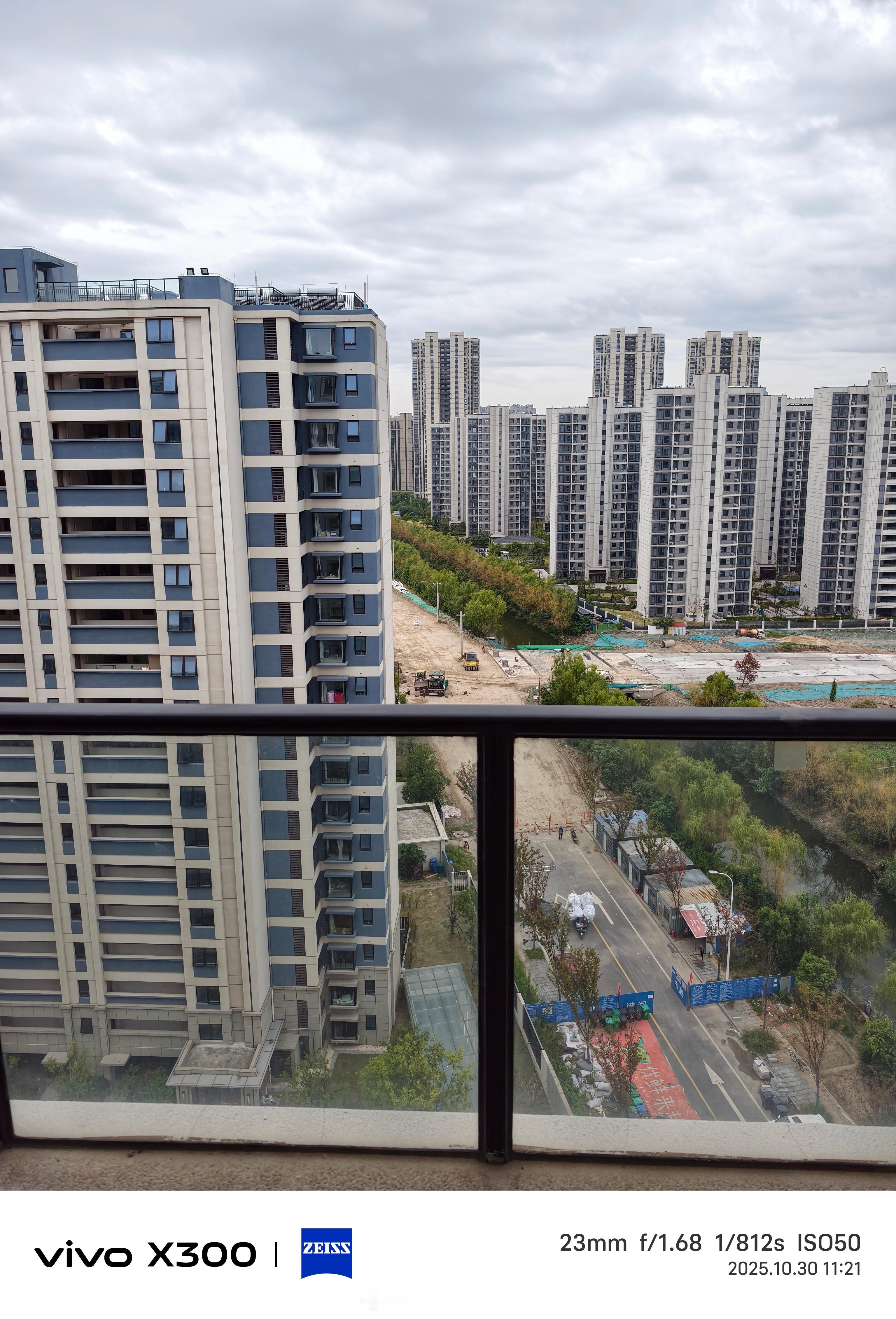 我知道你vivoX300强，但我也没想到你这么强啊图1：1倍图2：100倍vi