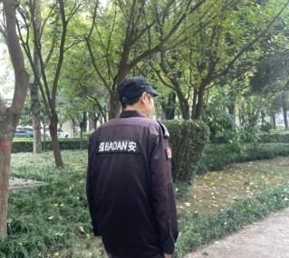 说一个扎心的现象，都说男人的尽头就是保安，那么保安的尽头呢？那就是失业。不管当初