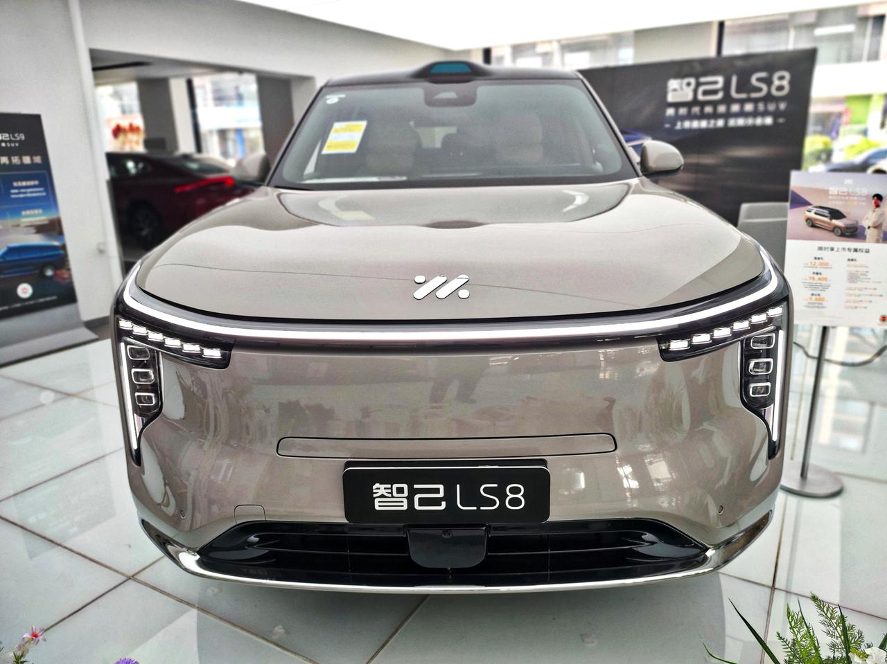 跨时代科技旗舰《智己LS8》智己LS8被称为冠军之选，核心是30万内″大