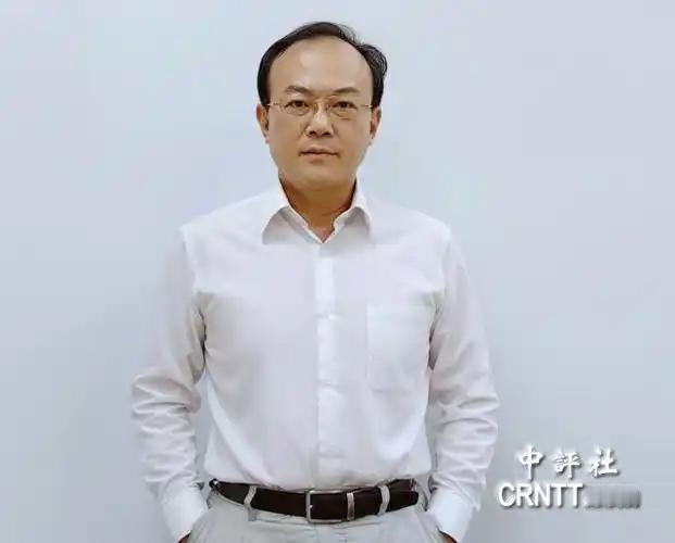台湾舆论场最近炸出一颗深水炸弹。彰化师大本土教授连发三万字长文，公开拿出完整的“