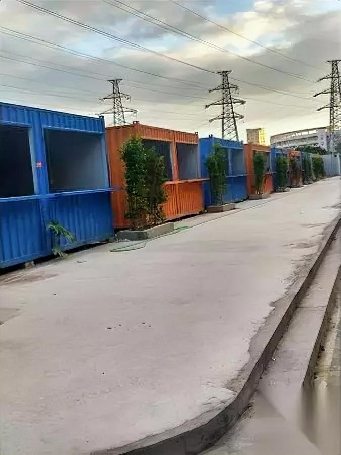 最近发现个怪事前两年火到上热搜的夜市经济怎么突然没动静了？我们小区旁