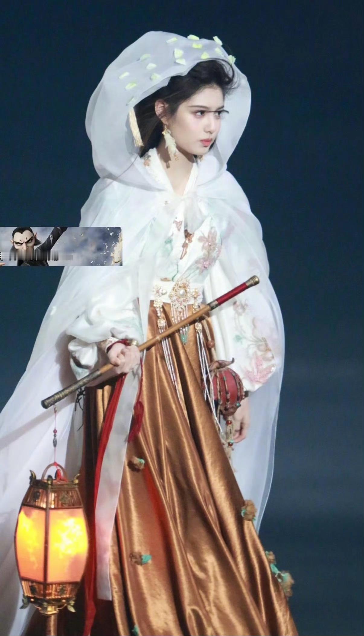 艾米《百妖谱》白纱提灯路透图来了，简直是神女降临人间，太美了吧！​​​