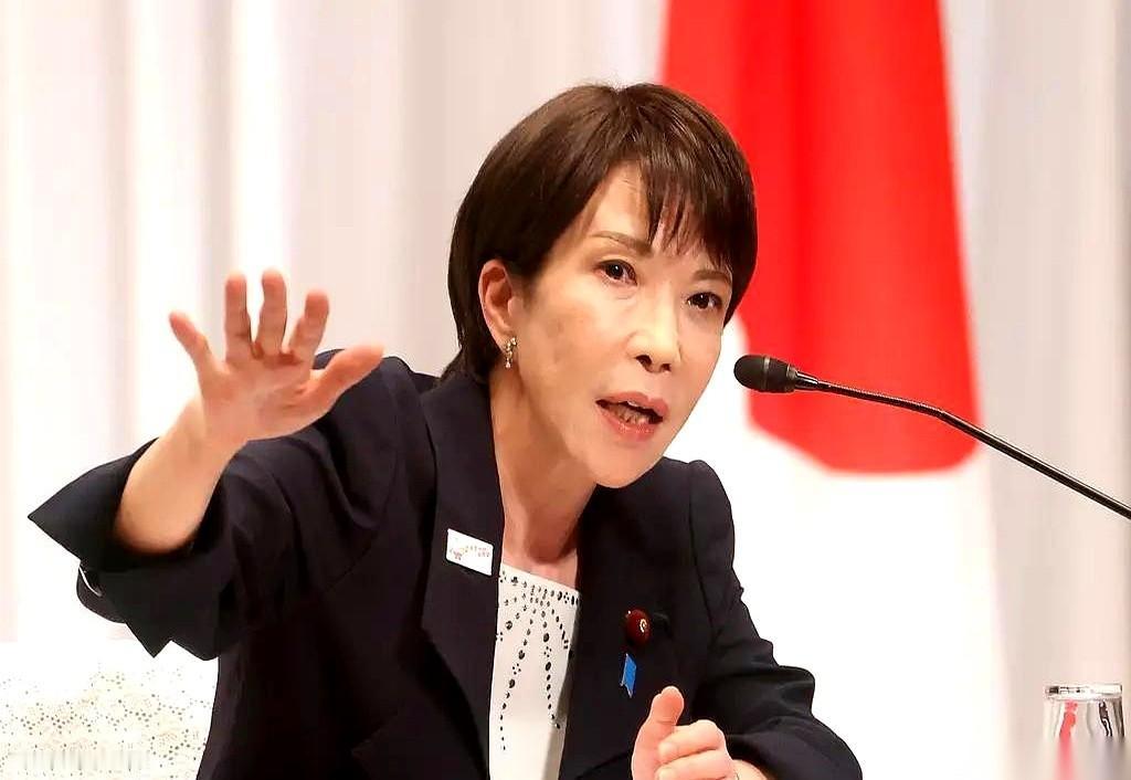 日本三家最大的报纸，干了件大事。同一天，头版社论，枪口一致对内，直接冲着自家政