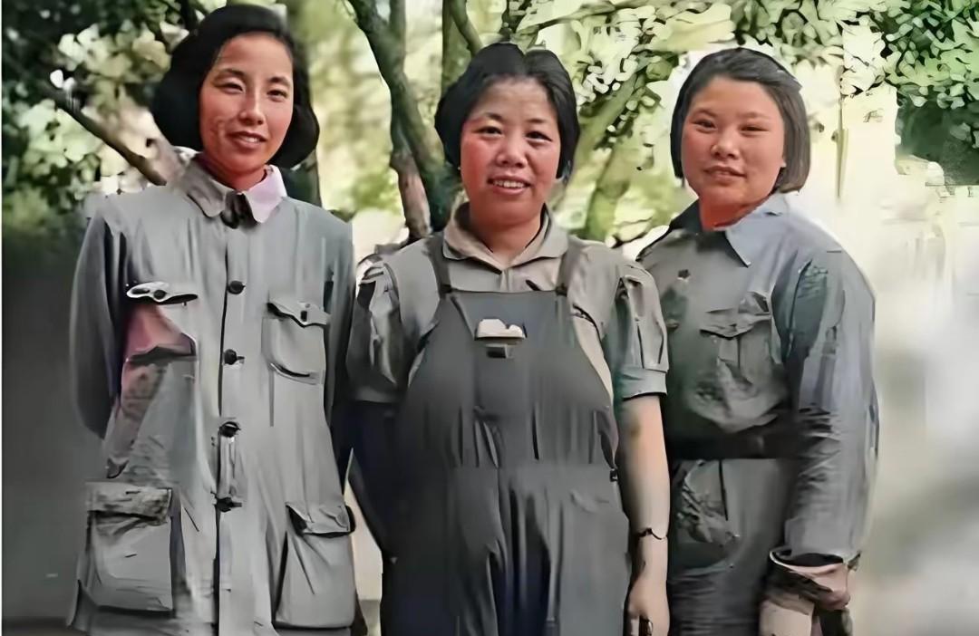 上世纪四十年代，三位伟大的女性同志的合影，你知道她们都是谁吗？