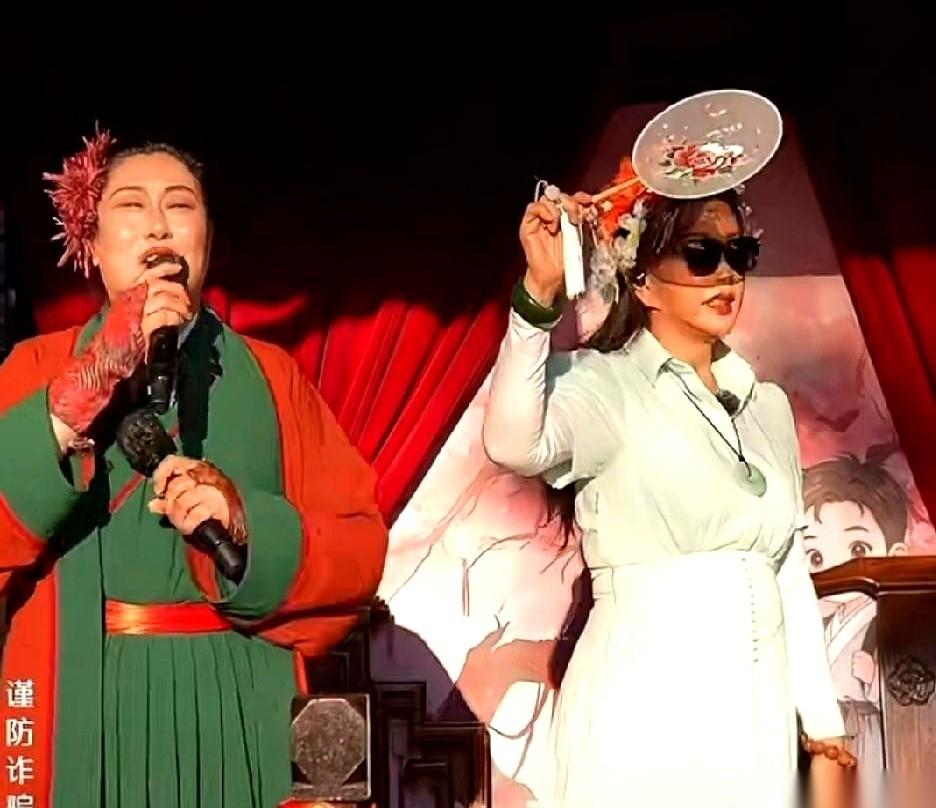 4月29号，开封万岁山王婆说媒现场，刘晓庆一句“把我当大熊猫看就行”，直接让原本