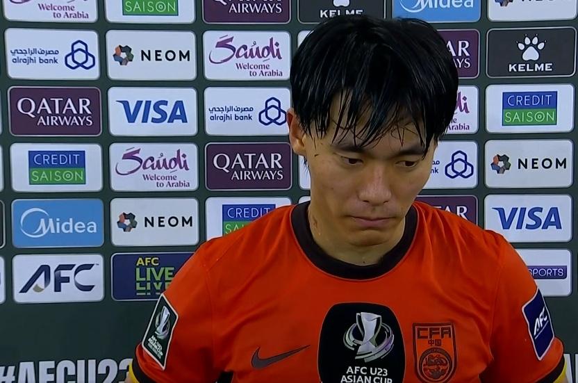 虽然也是创造历史最好成绩，但冠军和亚军完全是天壤之别。如果这次夺冠，这批队员几乎