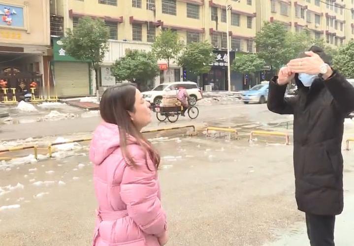 43岁女子嫌老公太木讷，婚内出轨小3岁销售还生下儿子，患癌后男友立马拉黑转身和别