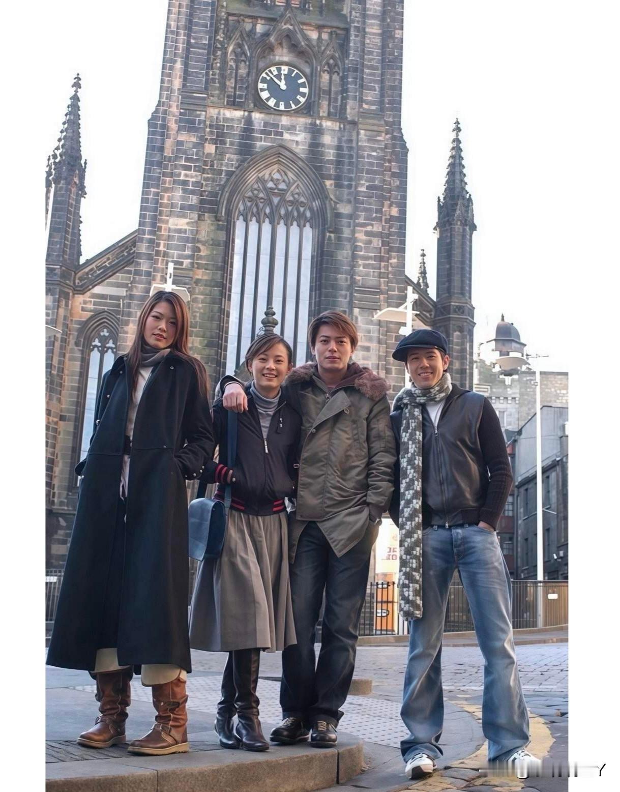 2005年，姚采颖、孙俪、霍建华、胡宇威在圣吉尔斯大教堂的合影。那时姚采颖24岁