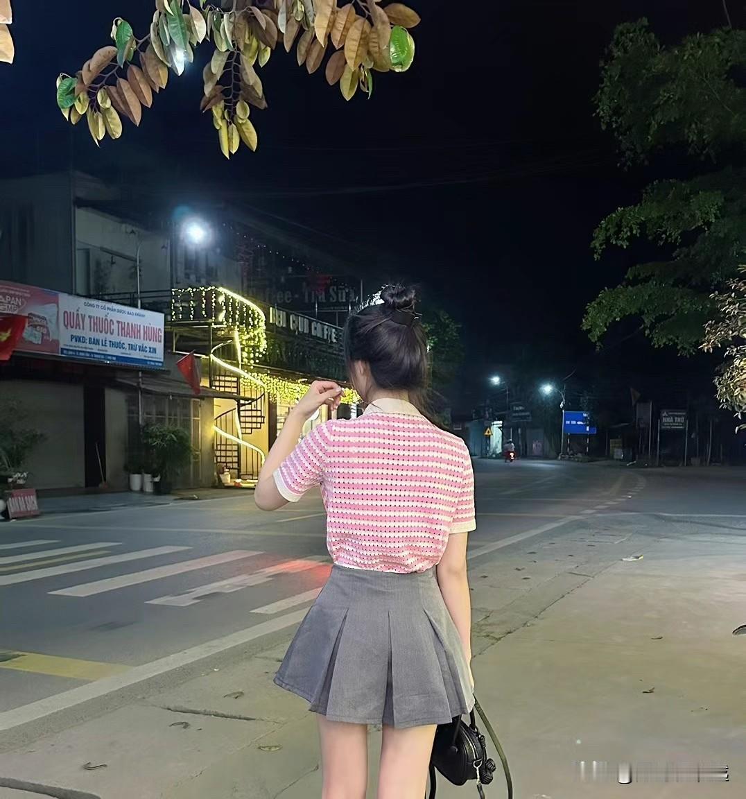 05年出生的河江女孩，今年大三，即将毕业，马上就要步入社会了。一见面，她就问我有