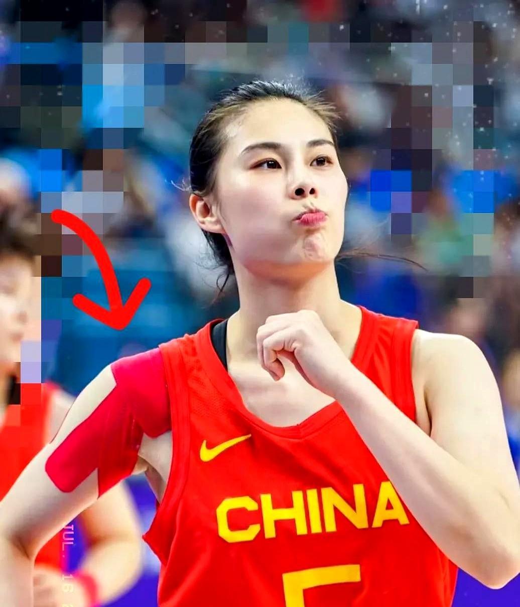 上场12分钟，中国女篮却离不开她。她才是球队真正的“遥控器”和定心丸。大胜韩